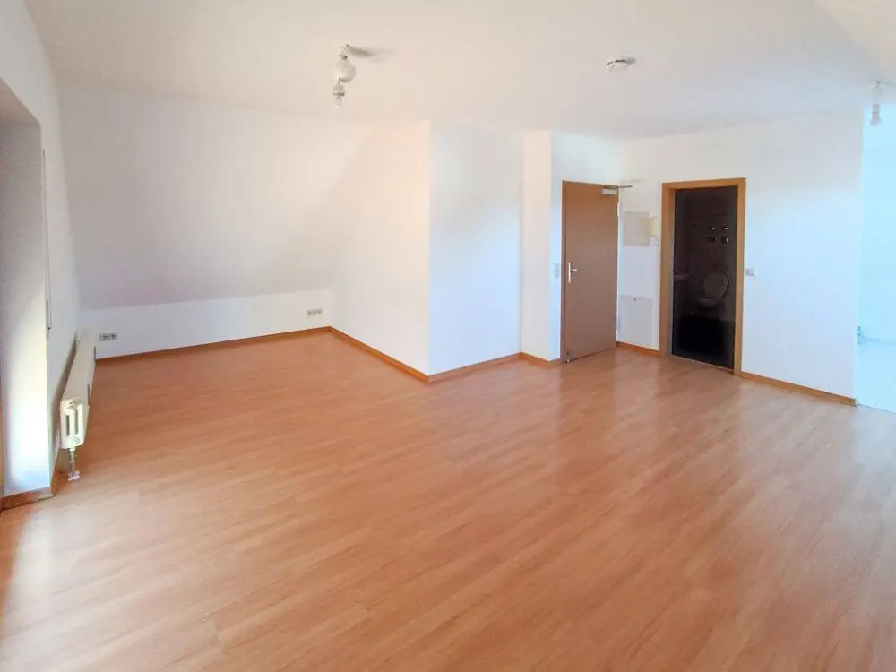 1-Room Attic Apartment *36 m²* *Balcony & Parking Space* ideal for Students & Professionals