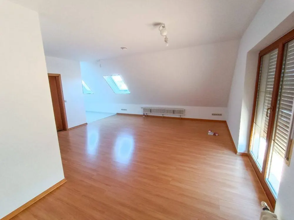 1-Room Attic Apartment *36 m²* *Balcony & Parking Space* ideal for Students & Professionals