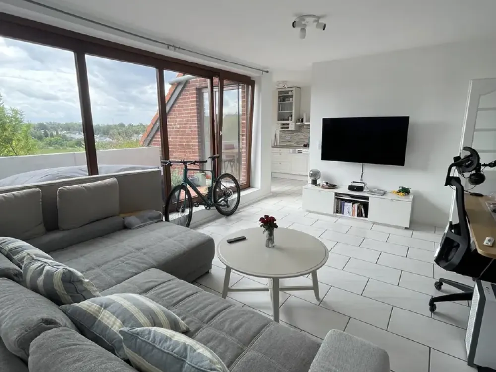 Living with a View, Great 2-Room Apartment with Sunny South-Facing Roof Terrace