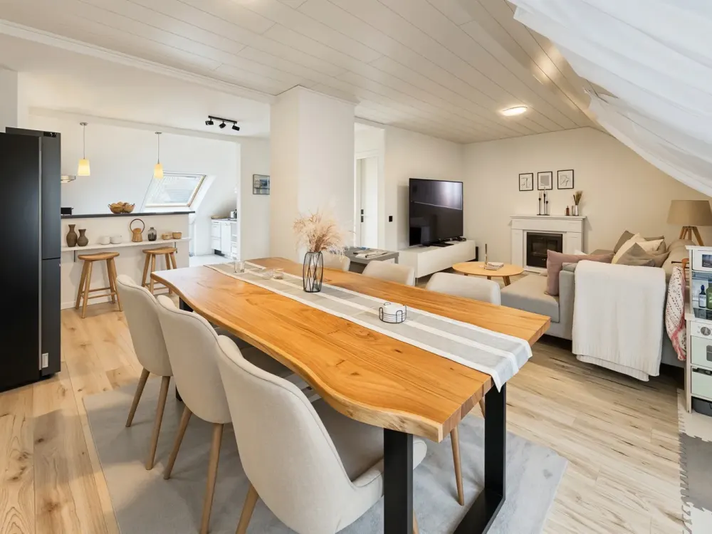 77 m² under the roof: bright 3-room apartment with fitted kitchen in Mettmann