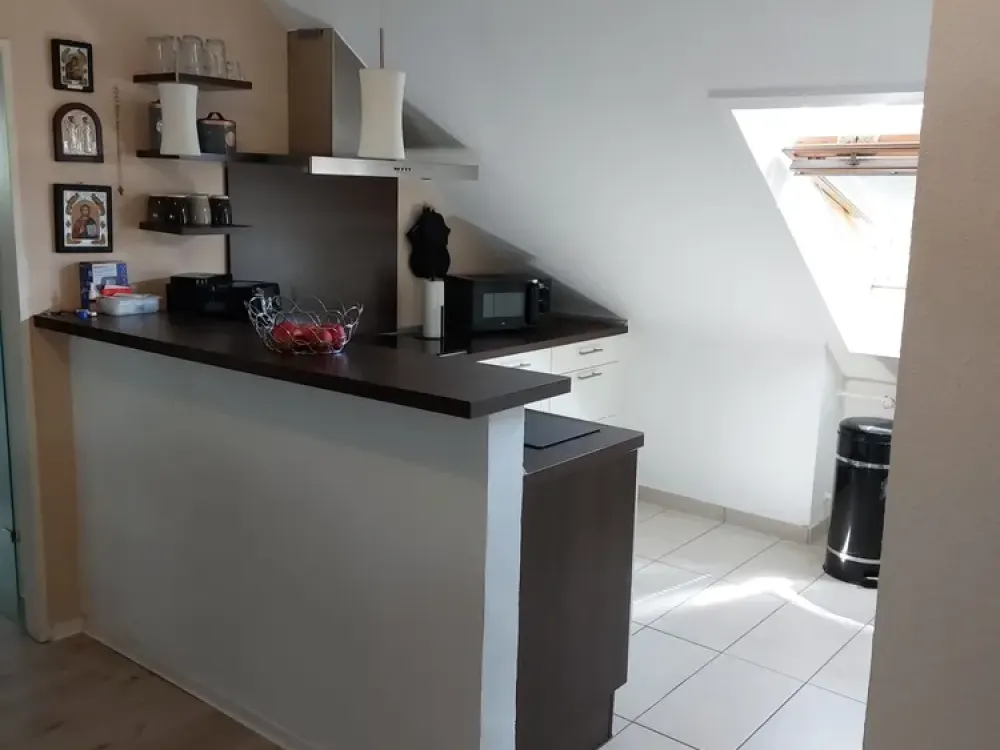 77 m² under the roof: bright 3-room apartment with fitted kitchen in Mettmann