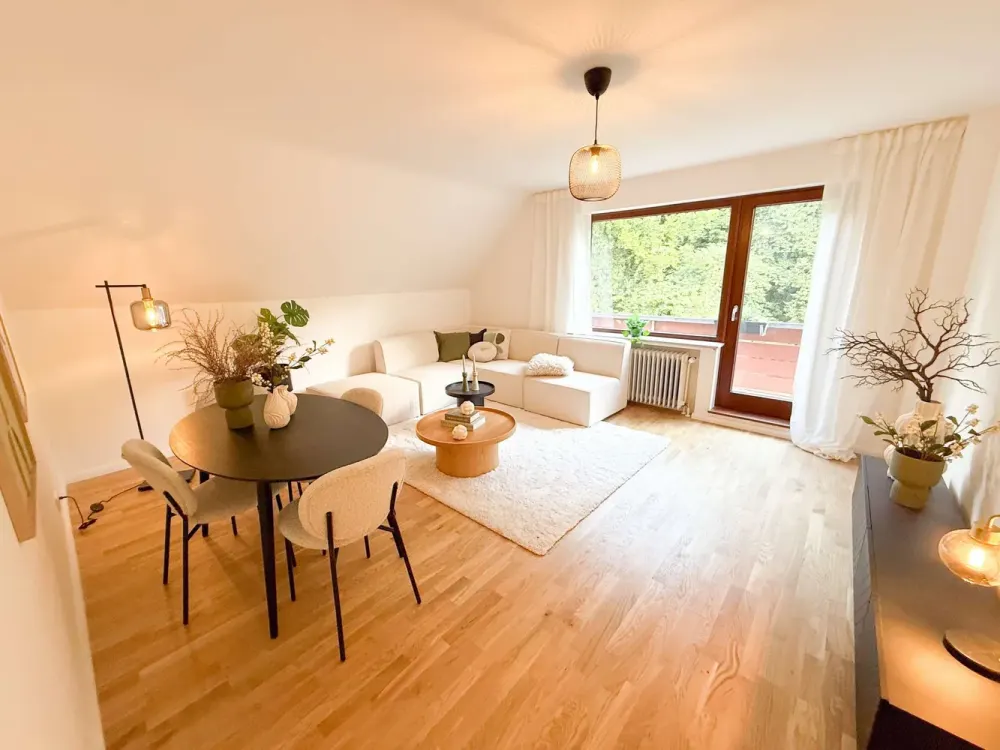 Large, bright shared flat room with balcony by the park, near University Bremen-Horn