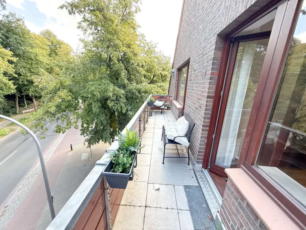Large, bright shared flat room with balcony by the park, near University Bremen-Horn