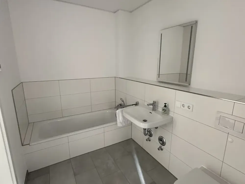 Leben am Wasser in extravaganter Lage 4-Zimmer-Wohnung