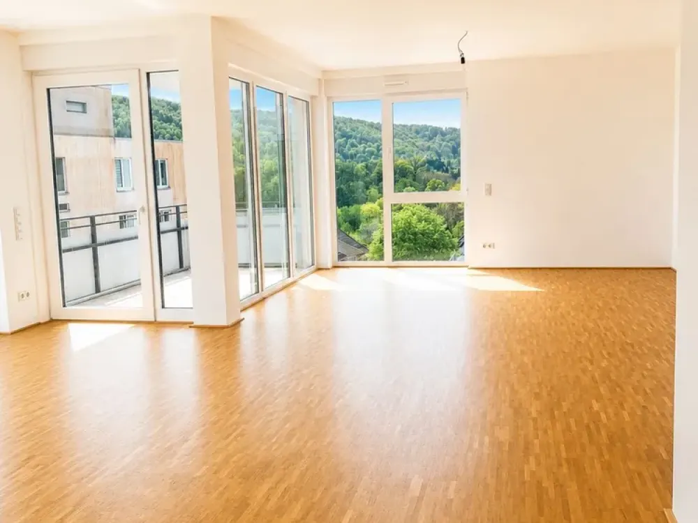 Attractive 4-Room Apartment with Balcony and Fitted Kitchen