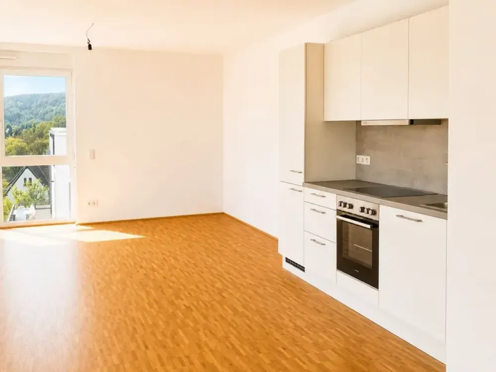Attractive 4-Room Apartment with Balcony and Fitted Kitchen