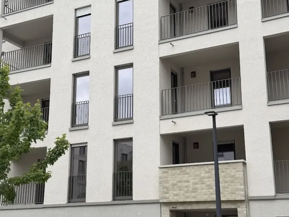 Frankfurt Bockenheim: 3-Room New Building in Schönhofviertel with Urban Comfort