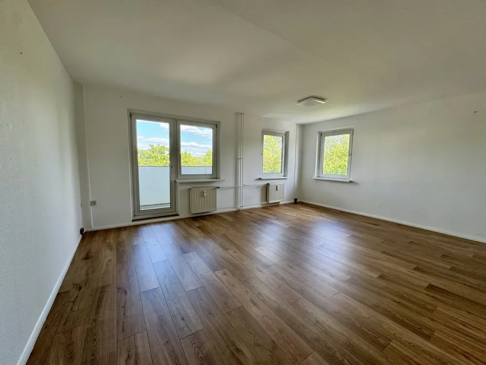 Spacious 3-Room Apartment with Balcony, Available Immediately