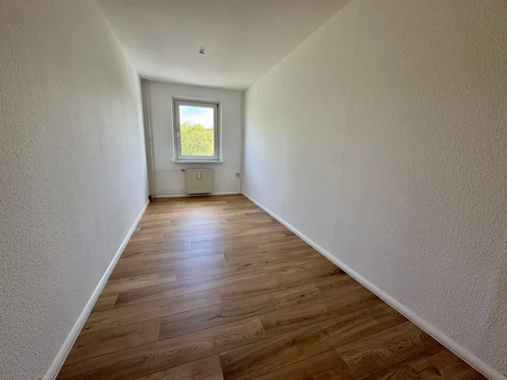 Spacious 3-Room Apartment with Balcony, Available Immediately