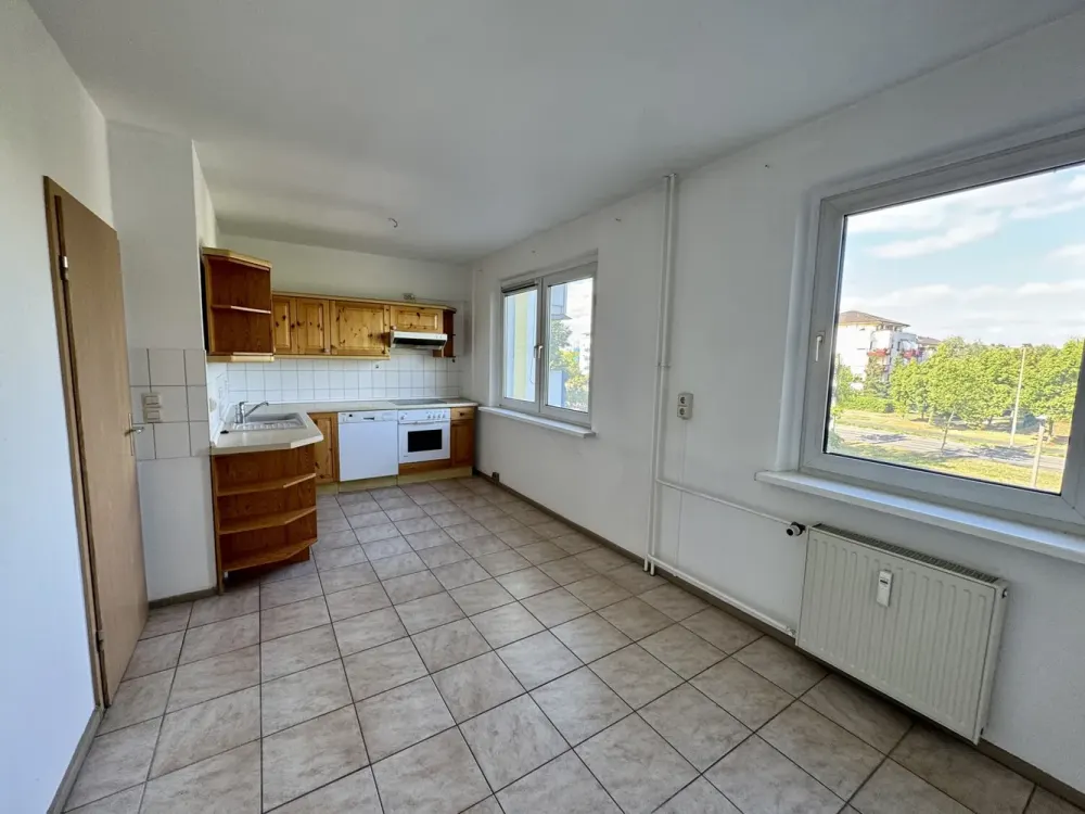 Spacious 3-Room Apartment with Balcony, Available Immediately