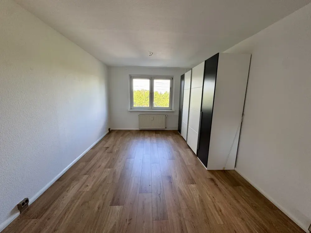 Spacious 3-Room Apartment with Balcony, Available Immediately