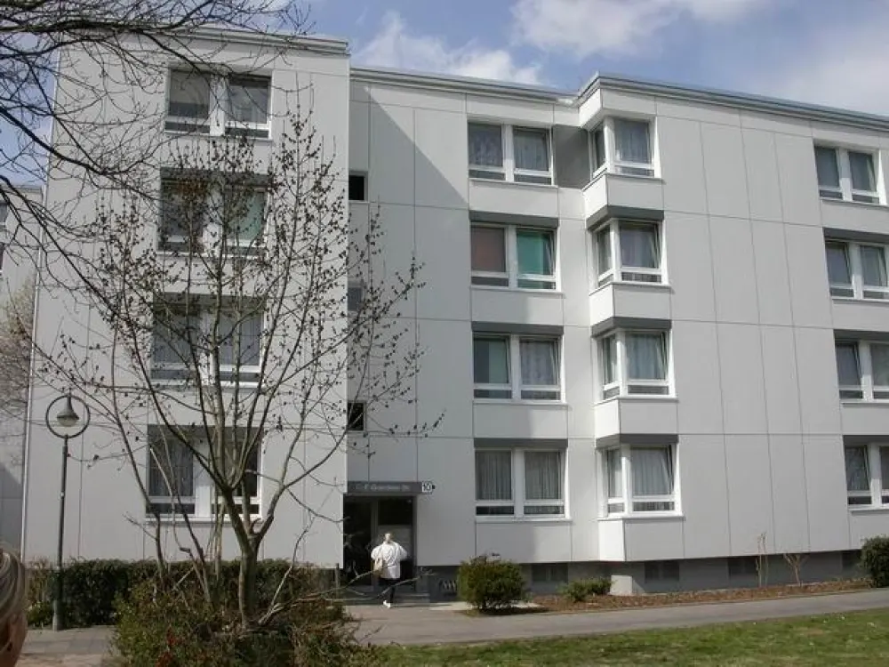 Available Soon! 3-Room Apartment in Düsseldorf Garath with Garden Share