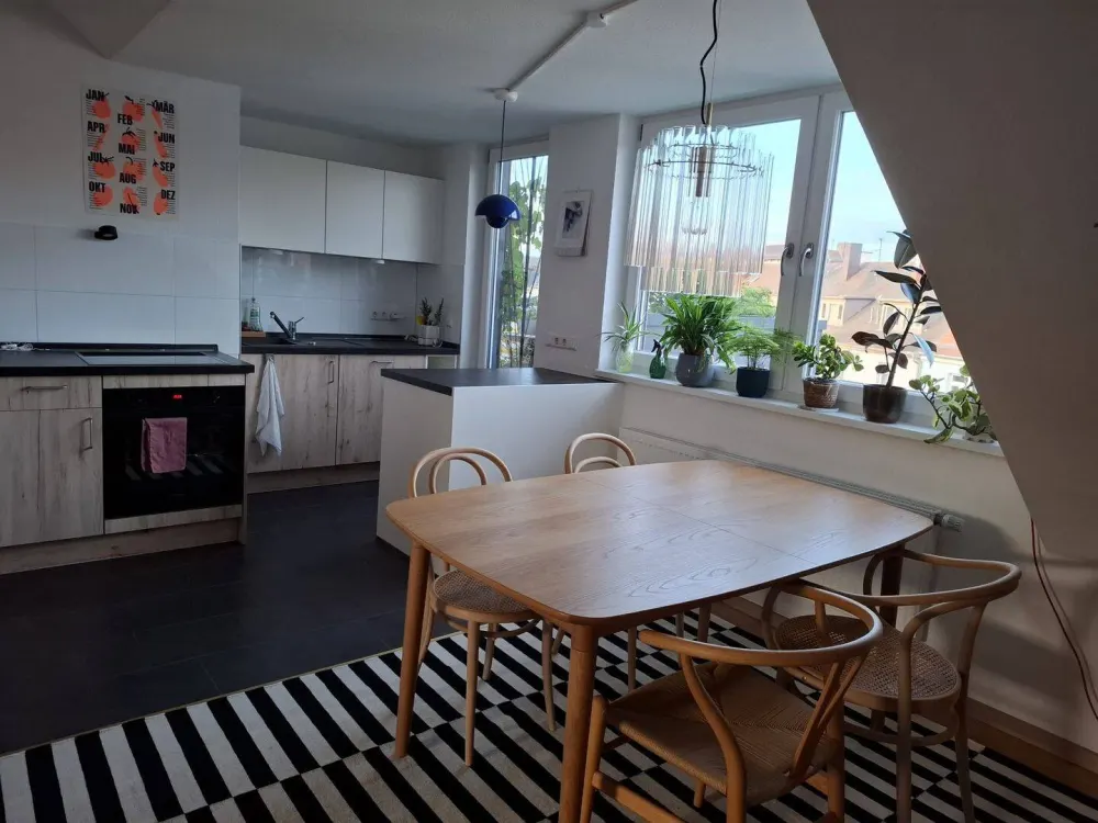 TOP 2-Room Apartment Near Main Train Station