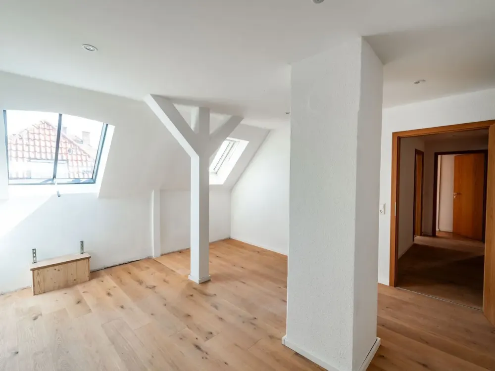 Elegant 4-Room Attic Apartment with Charm, Filled with Light in Esslingen