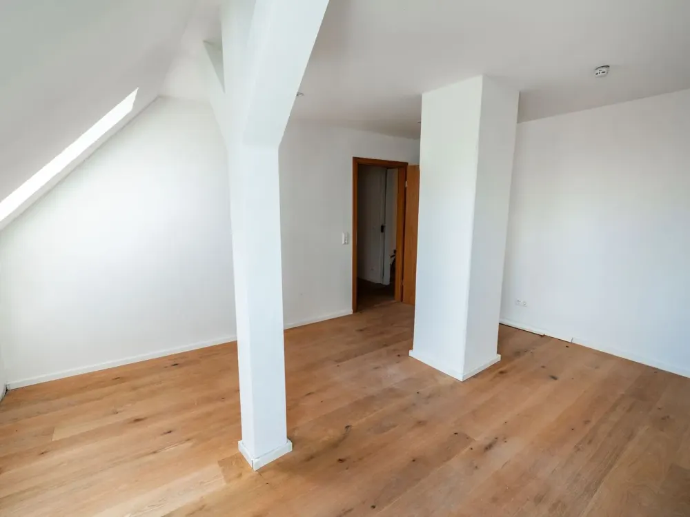 Elegant 4-Room Attic Apartment with Charm, Filled with Light in Esslingen