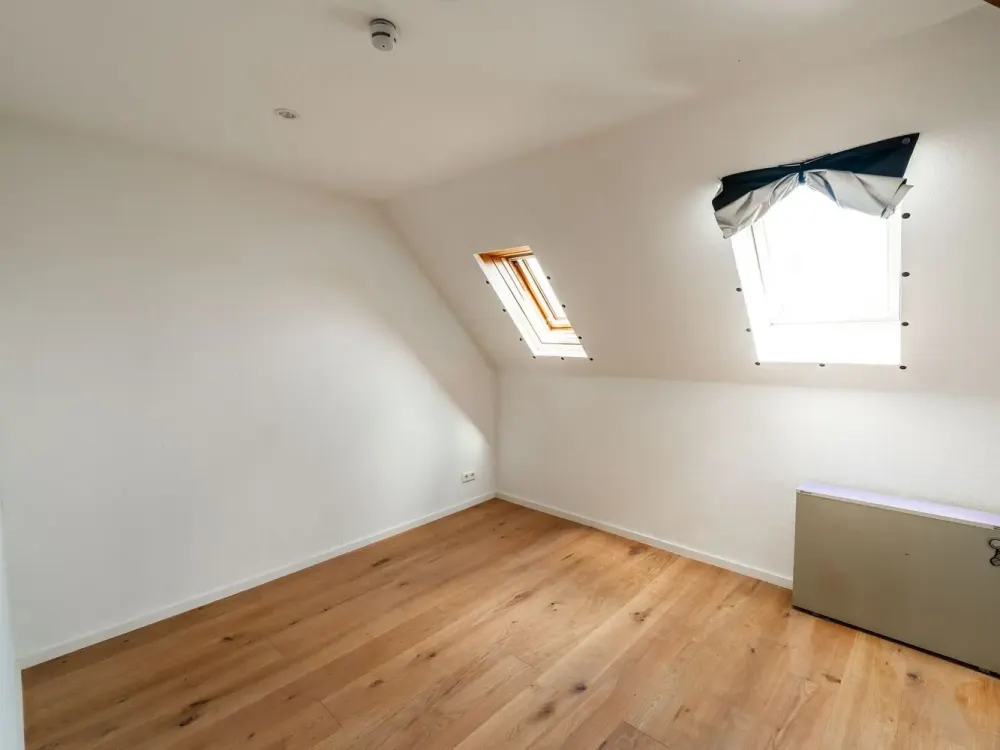Elegant 4-Room Attic Apartment with Charm, Filled with Light in Esslingen