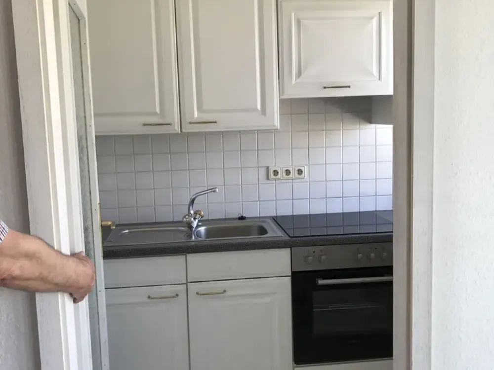 Bright, well-maintained 1-room apartment 31 m2, with loggia and fitted kitchen in Sendling, Munich