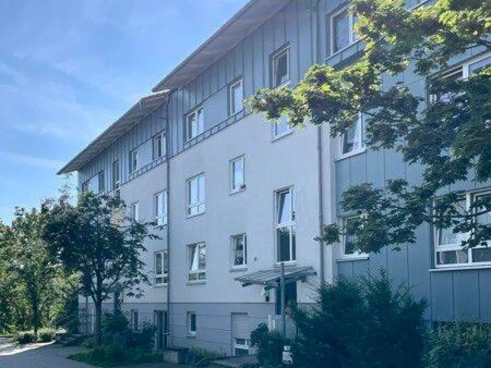 Bright 2-room apartment with roof terrace in a quiet and green residential area!