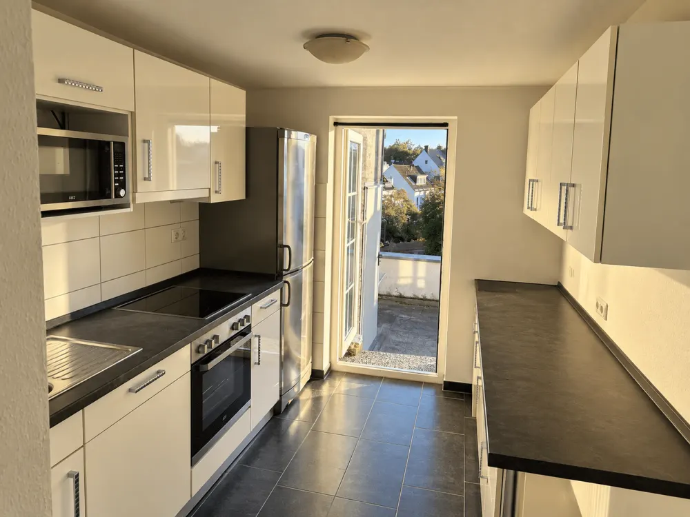 Beautiful 3-Room Apartment in the Popular Bremer Viertel with Balcony and Spacious Roof Terrace