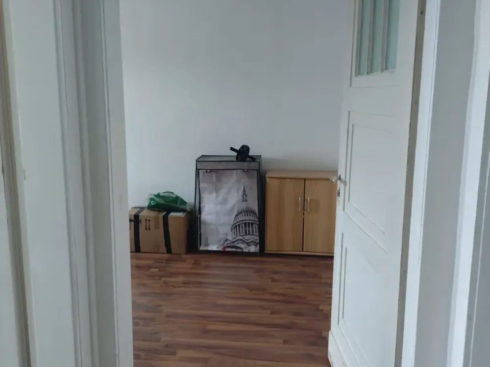 Looking for a Flatmate