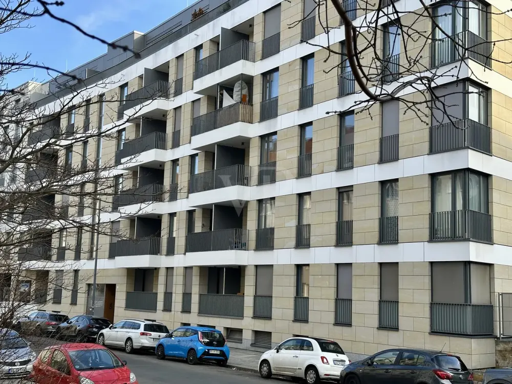 Spacious Studio Apartment with Private Terrace in the Residence at the Zwinger
