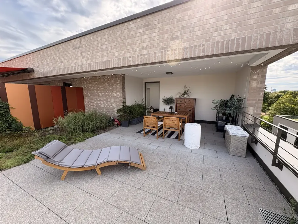 Above the Roofs in the New Development Area: 3.5-Room Penthouse Apartment with Roof Terrace in Möhringer HQM