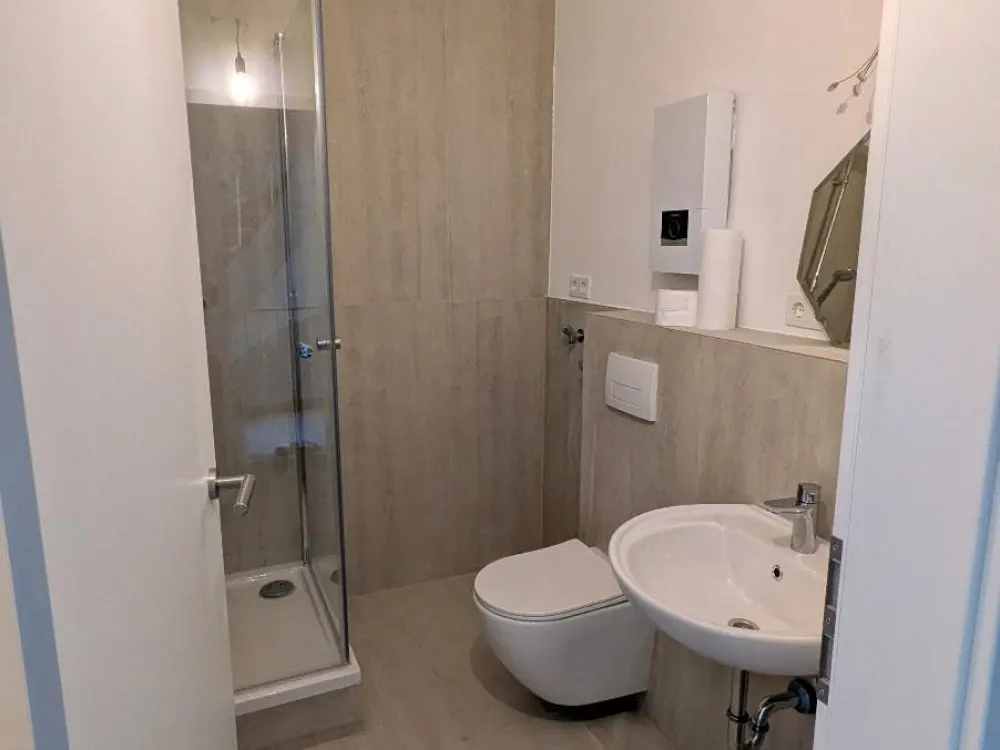 Completely Renovated 2.5 Room Apartment in Bochum Mitte, First Occupancy