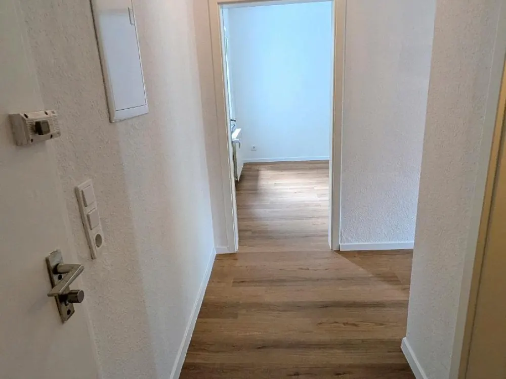 Completely Renovated 2.5 Room Apartment in Bochum Mitte, First Occupancy