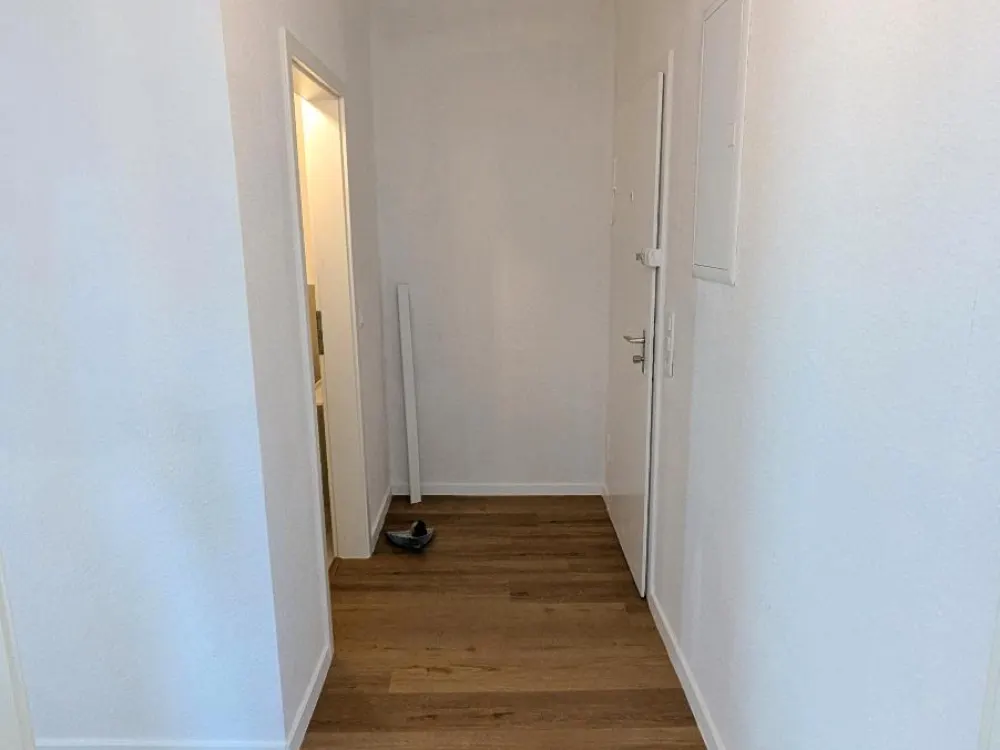 Completely Renovated 2.5 Room Apartment in Bochum Mitte, First Occupancy