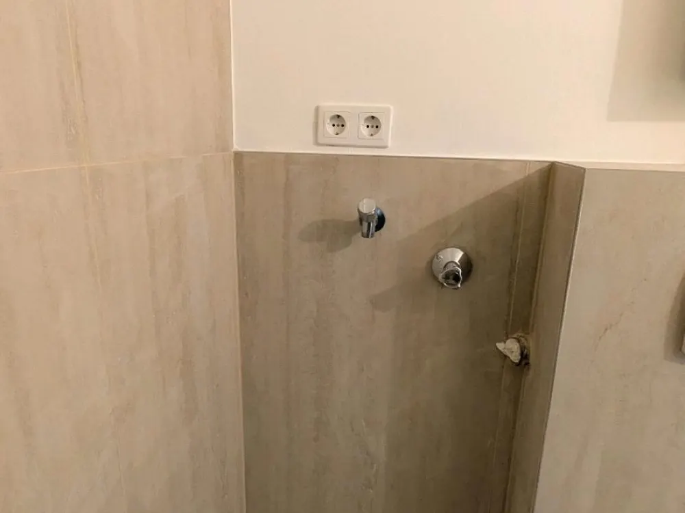 Completely Renovated 2.5 Room Apartment in Bochum Mitte, First Occupancy