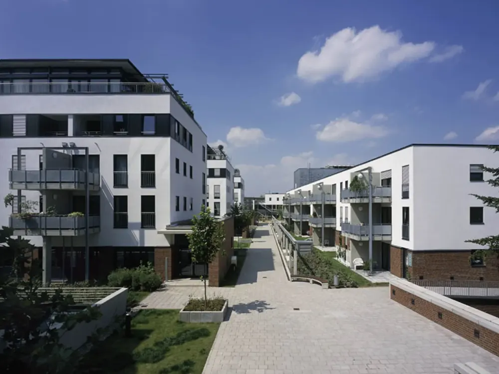 Large, modern 2-room apartment with 2 balconies in the city centre yet quiet