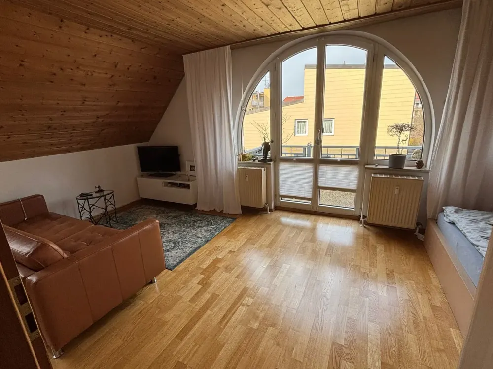 Attic Apartment in Quiet and Central Location