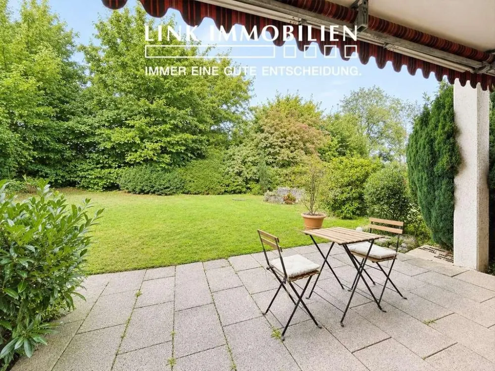 Stuttgart-Birkach: Spacious 3-Room Apartment with Charming Garden
