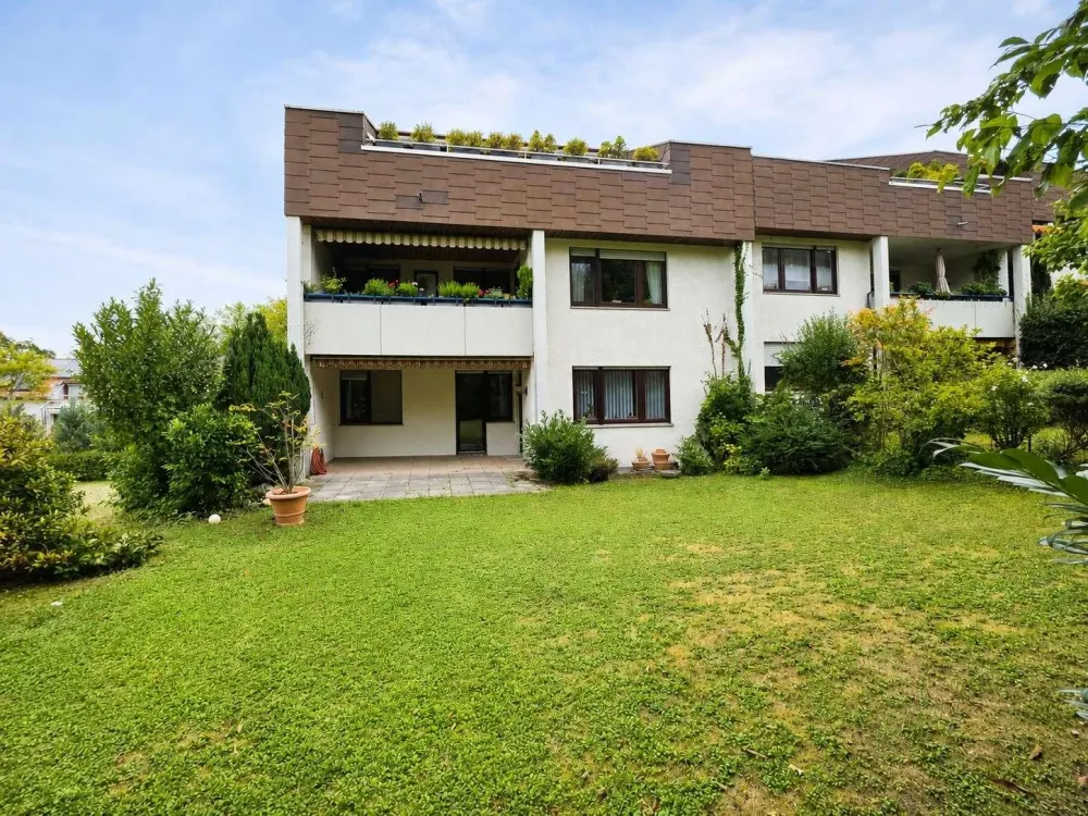 Stuttgart-Birkach: Spacious 3-Room Apartment with Charming Garden