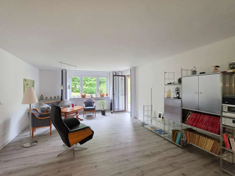 Stuttgart-Birkach: Spacious 3-Room Apartment with Charming Garden