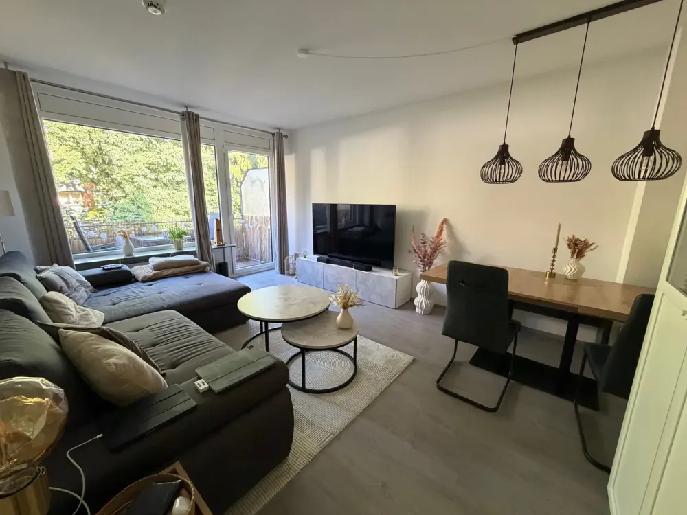 Modern 2.5-Room Apartment in Desirable Location of Halstenbek Right on the Hamburg City Border