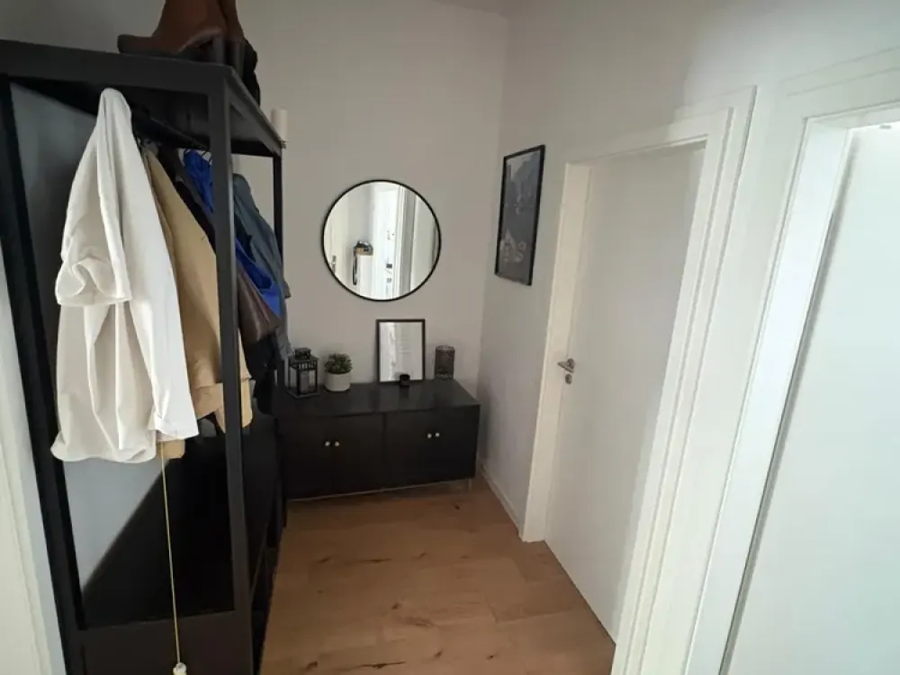 Top Renovated: 2-Room Apartment Including Built-in Kitchen and Garden in Andreasvorstadt