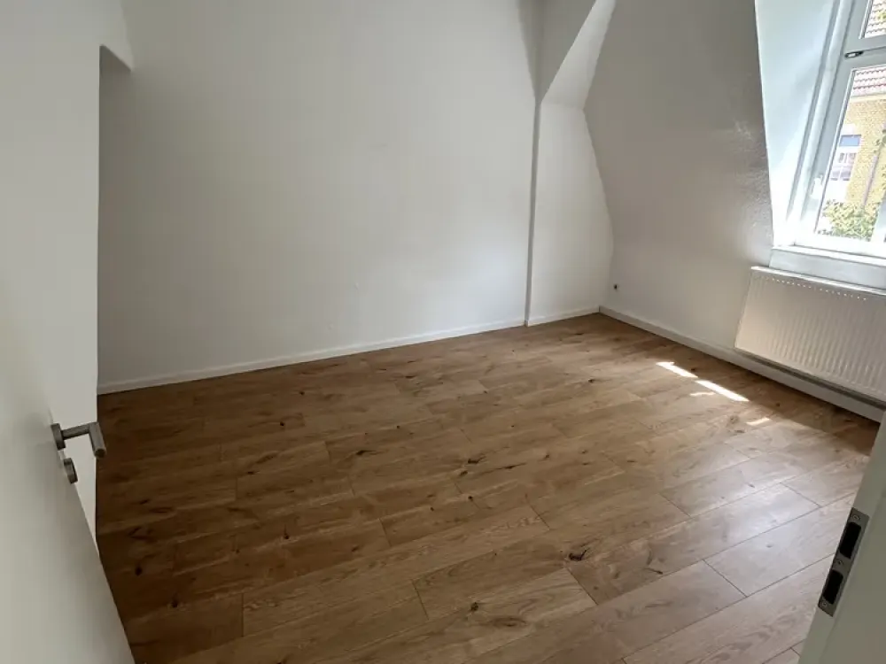 Top Renovated: 2-Room Apartment Including Built-in Kitchen and Garden in Andreasvorstadt