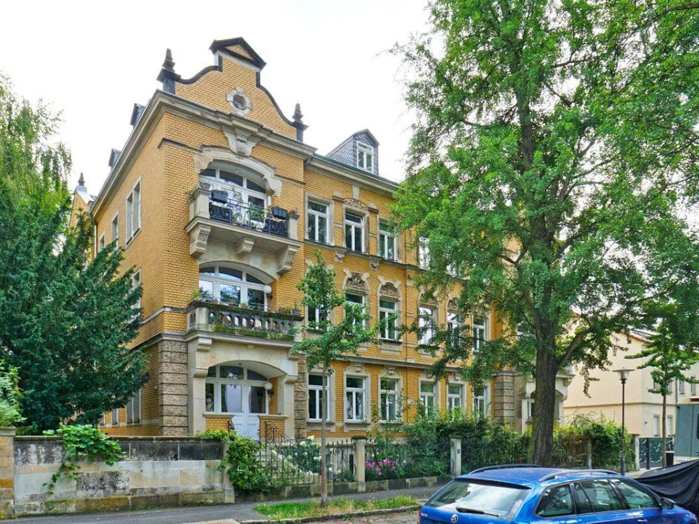 In the Preußisches Viertel: Raised ground floor + fitted kitchen possible*