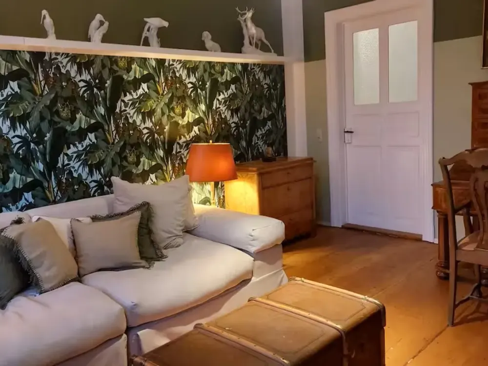 High-quality furnished old building apartment in the Dresden trendy district