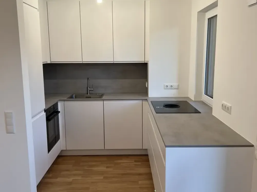 Modern 3-Room Apartment with Garden & Terrace