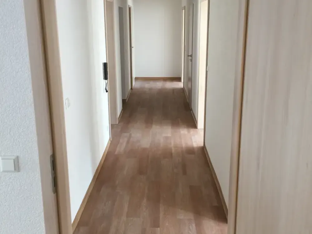 Bright Renovated 4-Room Apartment + Terrace in Quiet City Location