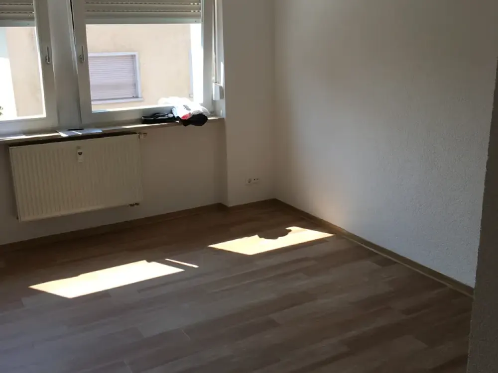 Bright Renovated 4-Room Apartment + Terrace in Quiet City Location