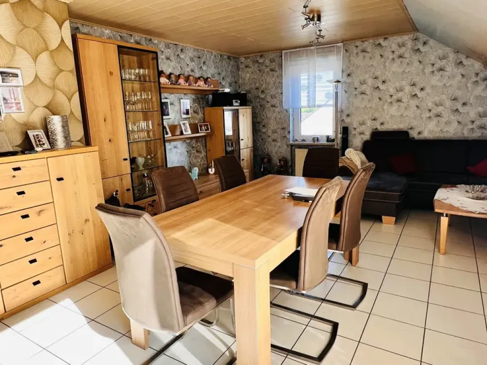 WELL-MAINTAINED ATTIC APARTMENT IN A PREFERRED LOCATION OF RÜLZHEIM