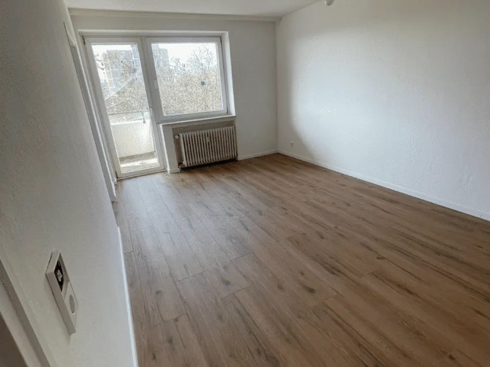 Freshly Renovated 1-Room Apartment in Prime Location