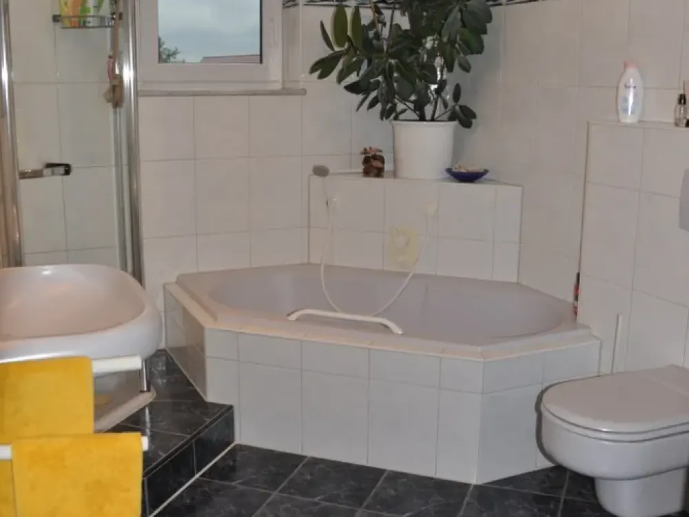 Ruhige 3,5 Zimmer Maisonett-Wohnung mit Balkon und Parkplatz