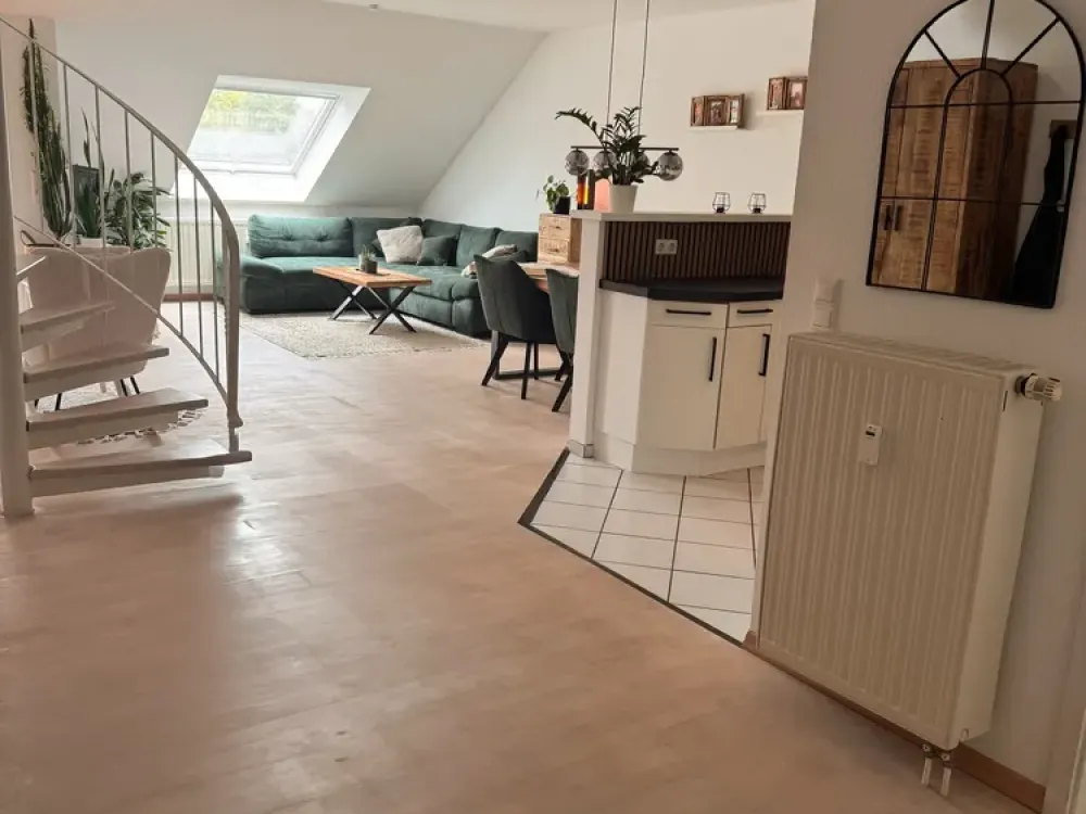 Moderne, freundliche & offene 3-Raum-Maisonette-Wohnung mit EBK und Balkon in Dormagen Broich