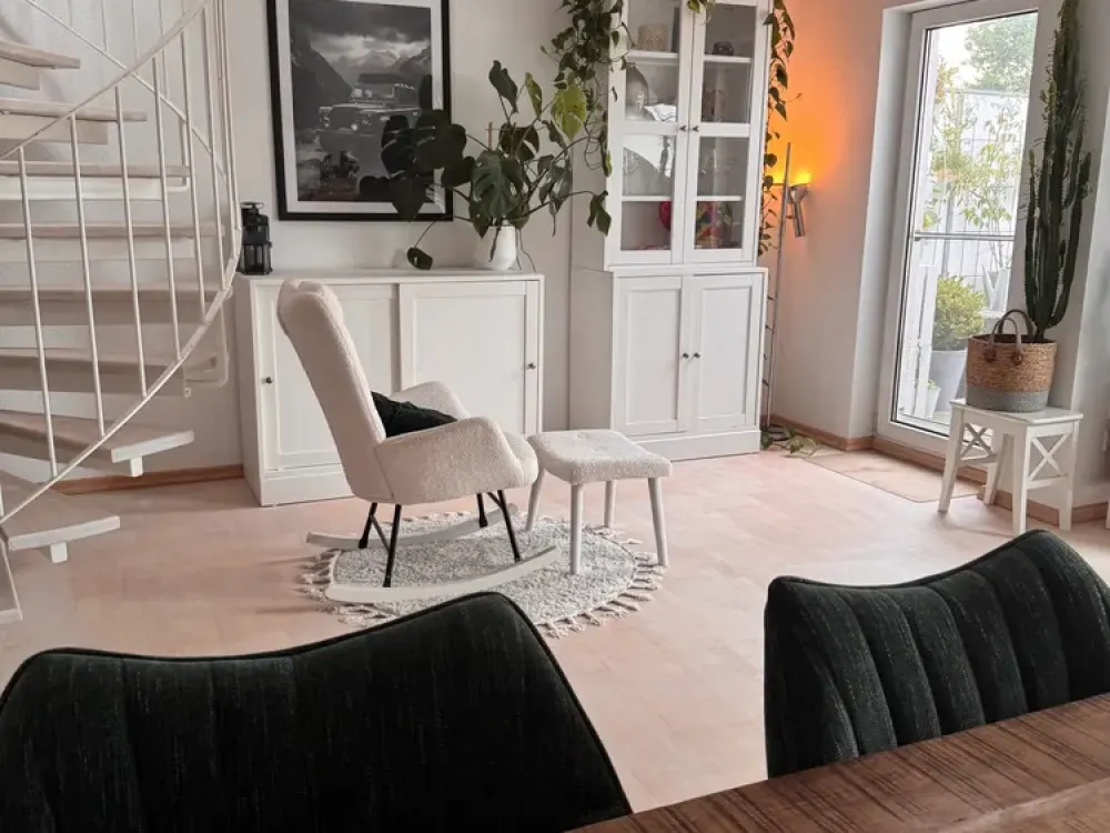 Modern, friendly & open 3-room maisonette apartment with fitted kitchen and balcony in Dormagen Broich