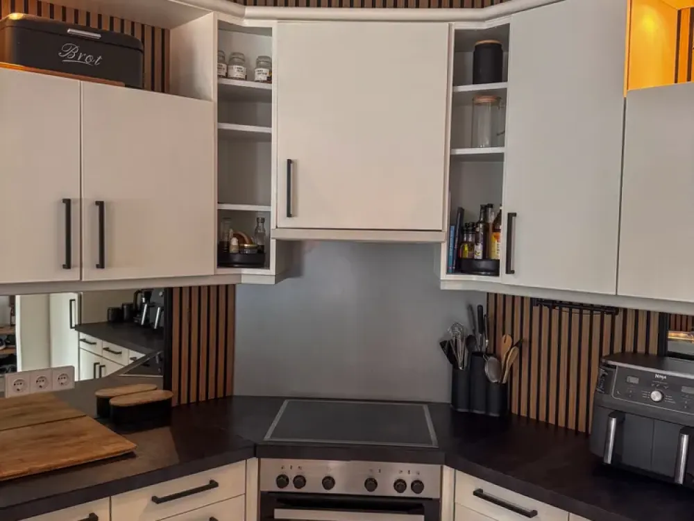 Modern, friendly & open 3-room maisonette apartment with fitted kitchen and balcony in Dormagen Broich