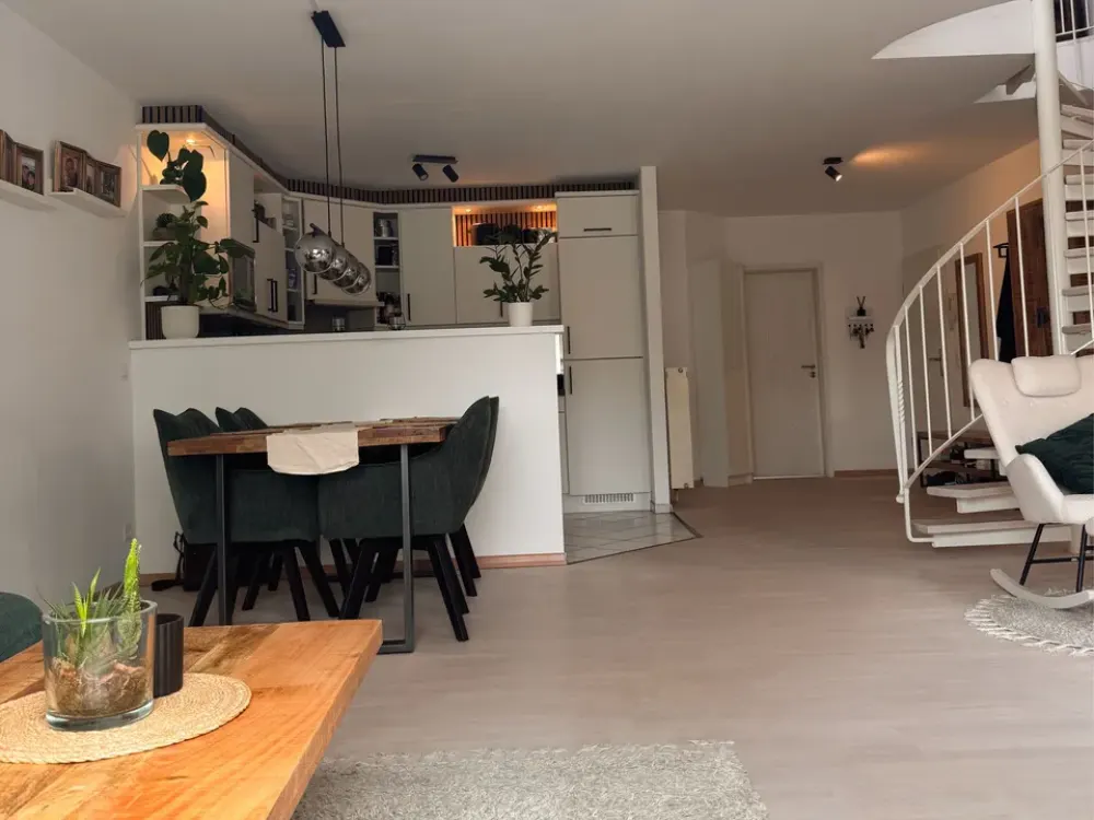 Modern, friendly & open 3-room maisonette apartment with fitted kitchen and balcony in Dormagen Broich